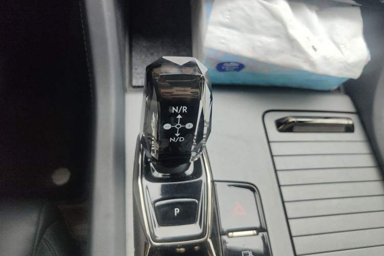 Used Lynk & Co 09 2021 2.0T Halo Six-Seater Gear Lever