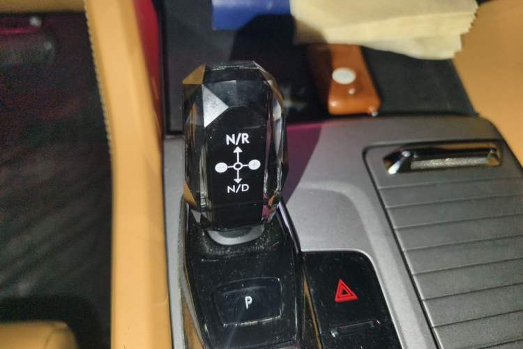 Used Lynk & Co 09 2021 2.0T Halo Six-Seater Gear Lever