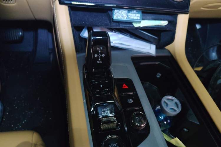 Used Lynk & Co 09 2021 2.0T Halo Seven-Seater Gear Lever