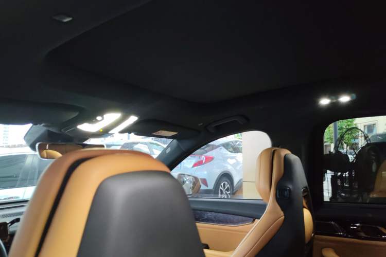 Used Lynk & Co 09 2021 2.0T Halo Six-Seater Headliner