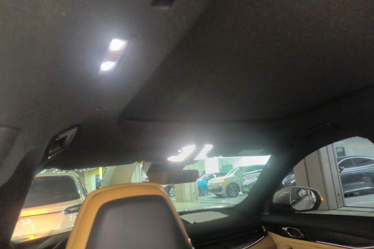 Used Lynk & Co 09 2021 2.0T Halo Six-Seater Headliner
