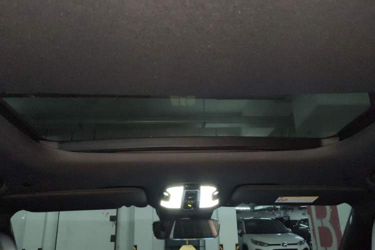 Used Lynk & Co 09 2021 2.0T Halo Six-Seater Headliner
