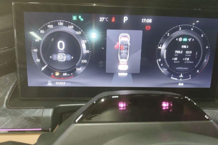 Used Lynk & Co 09 2021 2.0T Halo Six-Seater Instrument Cluster