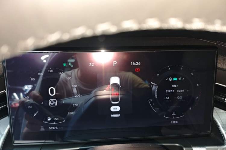 Used Lynk & Co 09 2021 2.0T Ultra 7-Seater Instrument Cluster