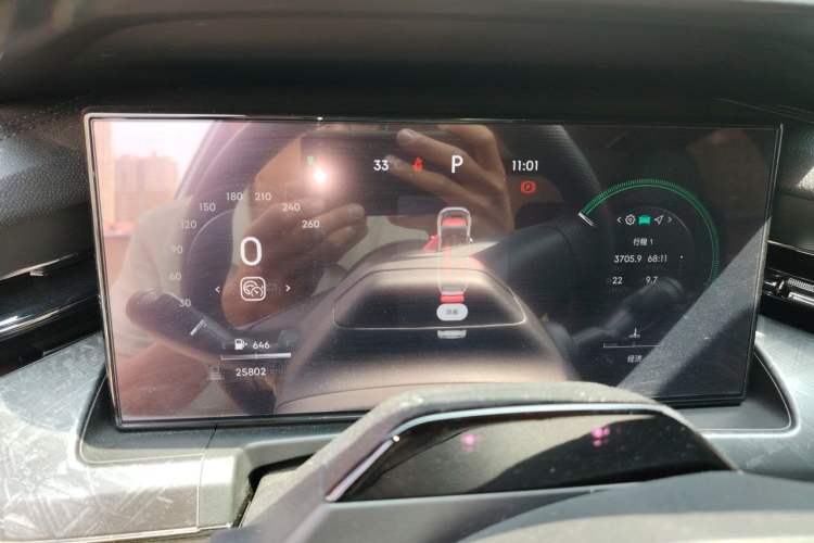 Used Lynk & Co 09 2021 2.0T Halo Six-Seater Instrument Cluster
