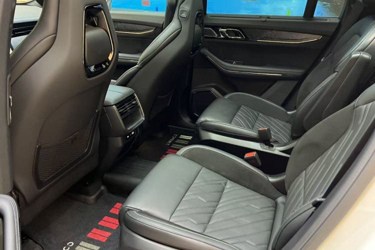 Used Lynk & Co 09 2021 2.0T Halo Six-Seater Interior 10