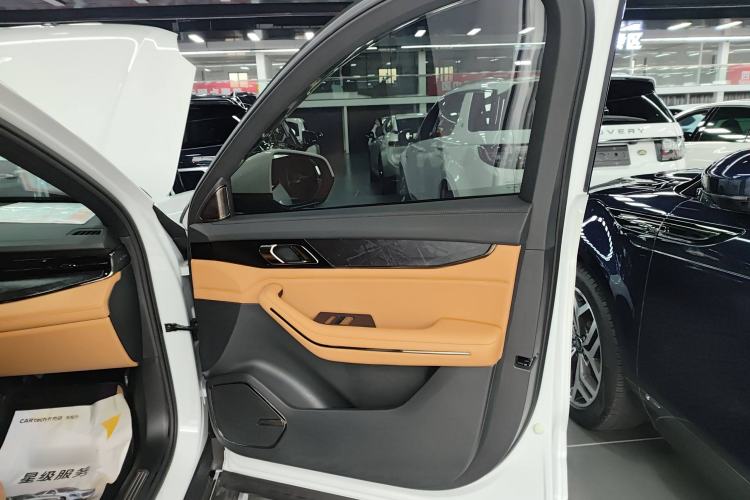Used Lynk & Co 09 2021 2.0T Halo Six-Seater Interior 2