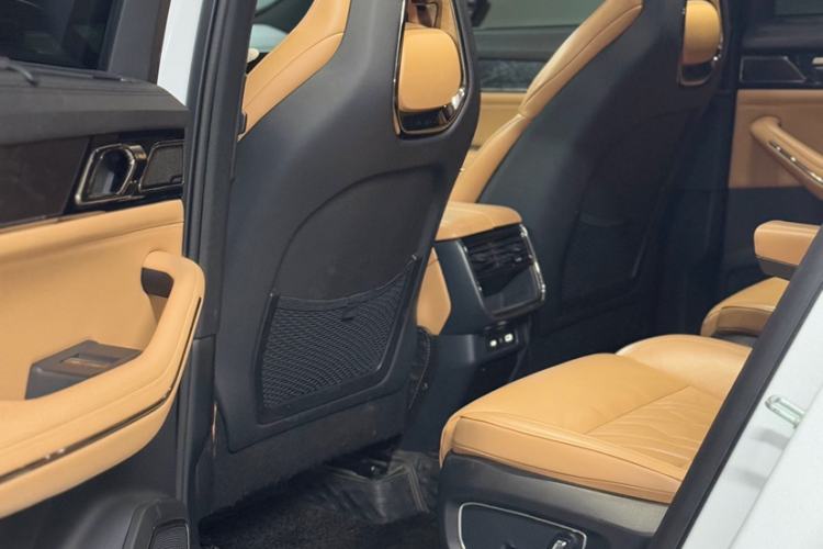 Used Lynk & Co 09 2021 2.0T Halo Six-Seater Interior 2