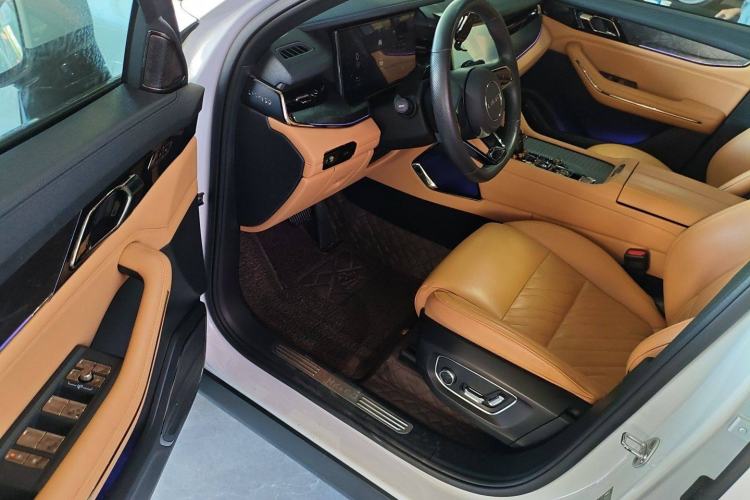 Used Lynk & Co 09 2021 2.0T Halo Six-Seater Interior 3