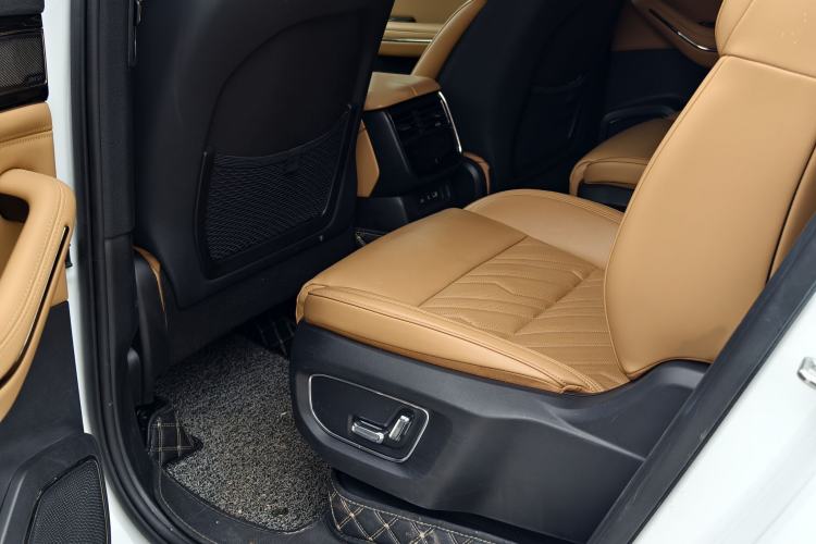 Used Lynk & Co 09 2021 2.0T Halo Six-Seater Interior 3