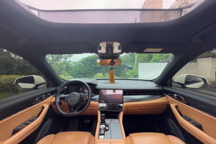 Used Lynk & Co 09 2021 2.0T Halo Six-Seater Interior 3