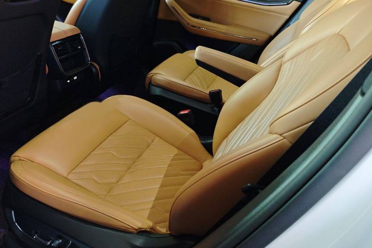 Used Lynk & Co 09 2021 2.0T Halo Six-Seater Interior 4