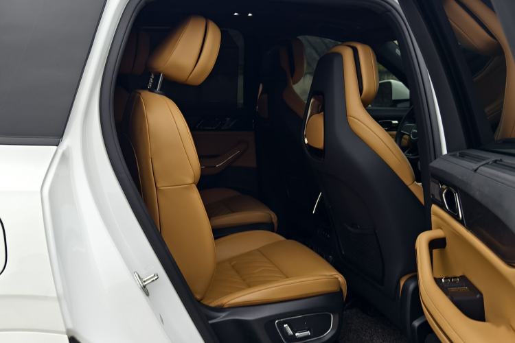 Used Lynk & Co 09 2021 2.0T Halo Six-Seater Interior 4