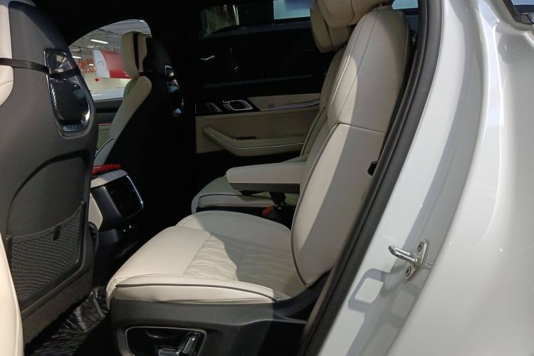 Used Lynk & Co 09 2021 2.0T Ultra Six-Seater Interior 4