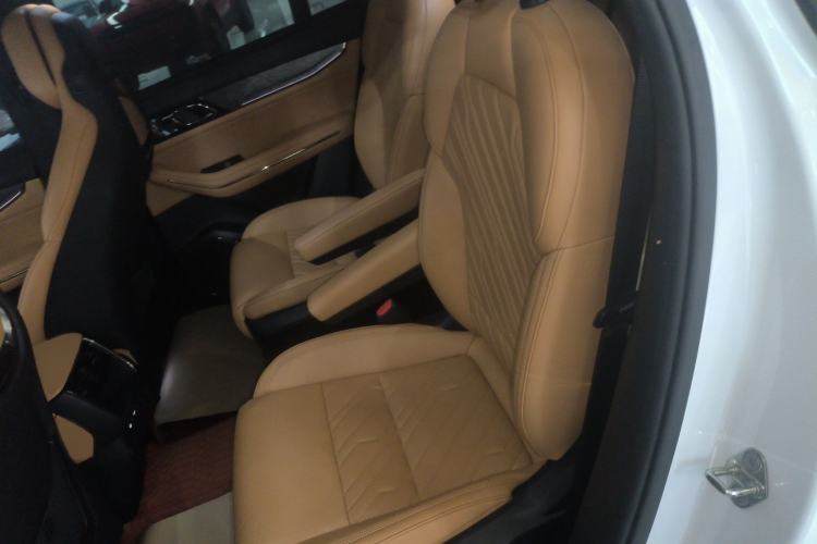 Used Lynk & Co 09 2021 2.0T Halo Six-Seater Interior 4
