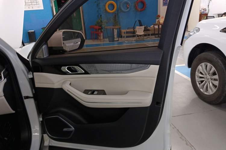 Used Lynk & Co 09 2021 2.0T Ultra Six-Seater Interior 5