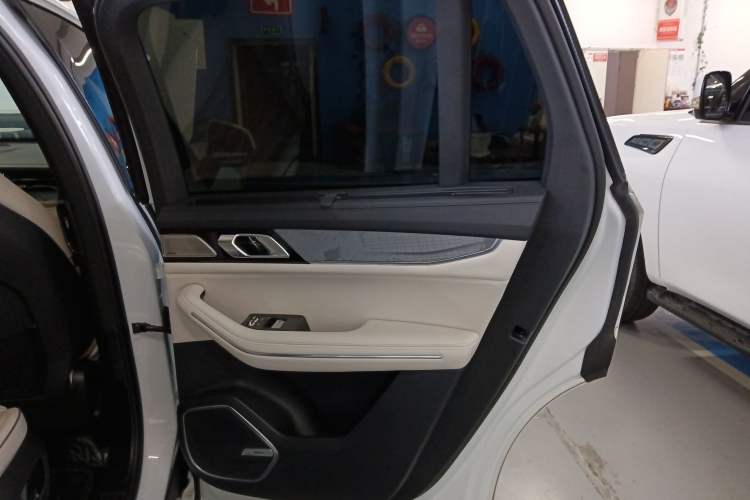 Used Lynk & Co 09 2021 2.0T Ultra Six-Seater Interior 6