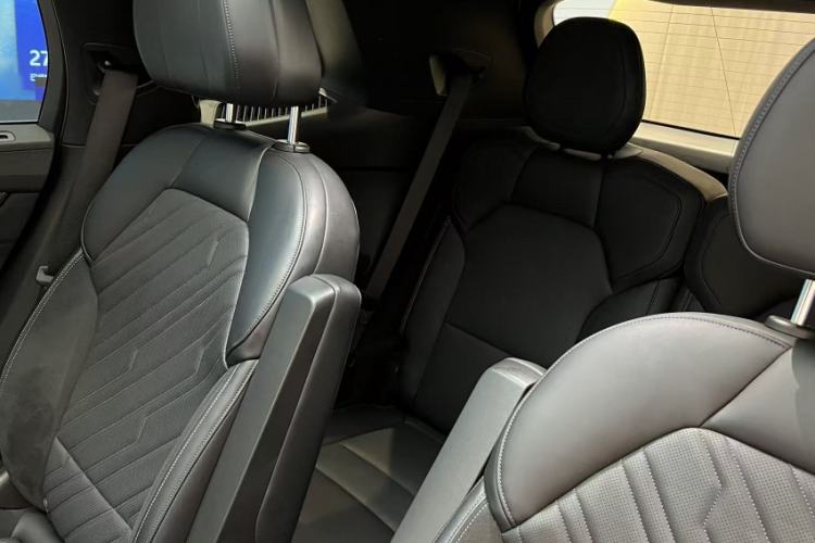 Used Lynk & Co 09 2021 2.0T Halo Six-Seater Interior 7