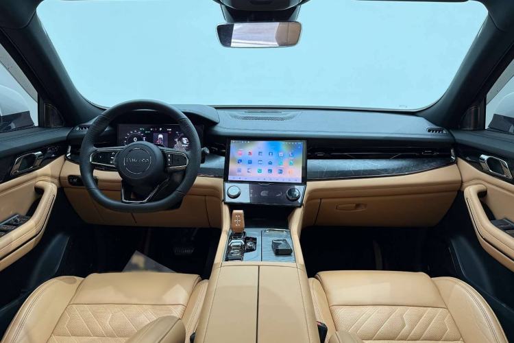 Used Lynk & Co 09 2021 2.0T Halo Six-Seater Interior 7