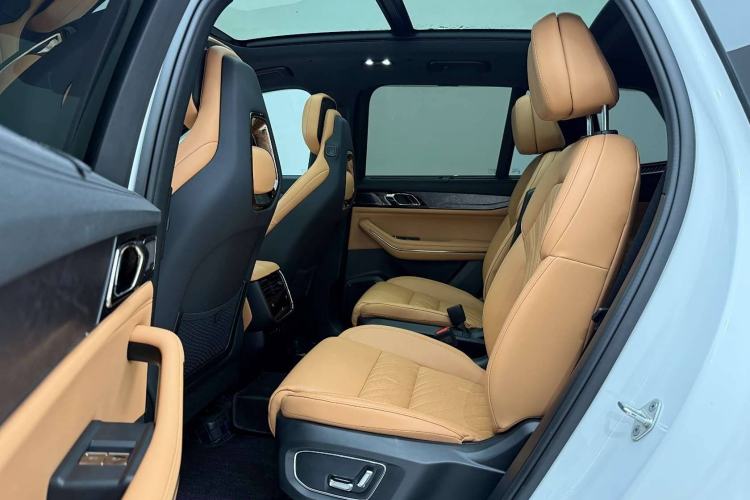 Used Lynk & Co 09 2021 2.0T Halo Six-Seater Interior 8
