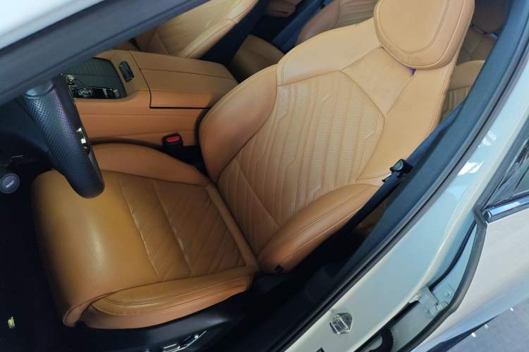 Used Lynk & Co 09 2021 2.0T Halo Six-Seater Left Front Seat