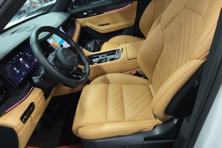 Used Lynk & Co 09 2021 2.0T Halo Seven-Seater Left Front Seat