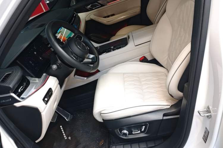 Used Lynk & Co 09 2021 2.0T Ultra 7-Seater Left Front Seat
