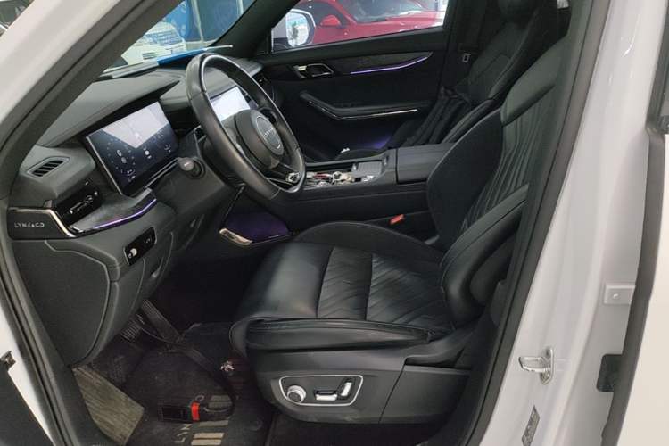 Used Lynk & Co 09 2021 2.0T Halo Six-Seater Left Front Seat