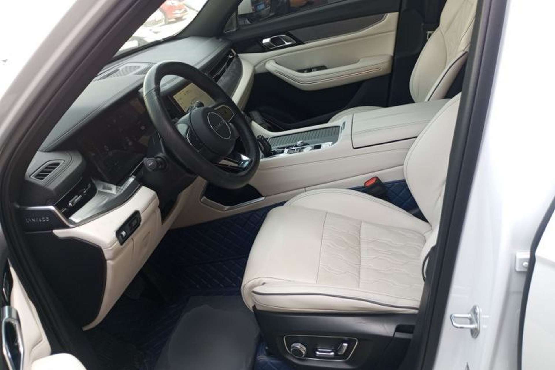 Used Lynk & Co 09 2021 2.0T Halo Six-Seater Left Front Seat