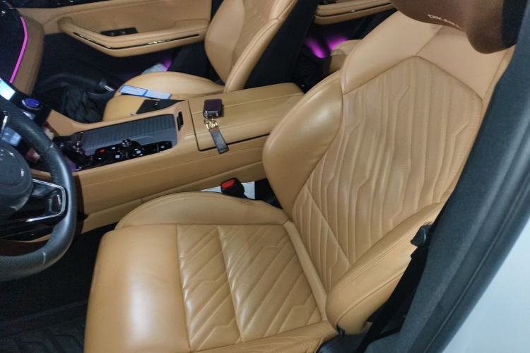 Used Lynk & Co 09 2021 2.0T Halo Six-Seater Left Front Seat