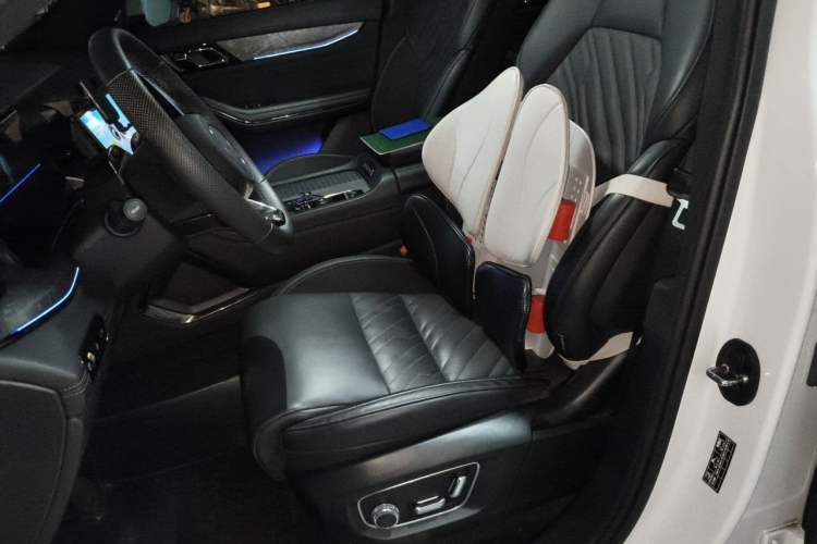 Used Lynk & Co 09 2021 2.0T Halo Six-Seater Left Front Seat