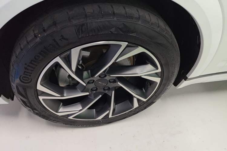 Used Lynk & Co 09 2021 2.0T Halo Seven-Seater Left Front Wheel Hub