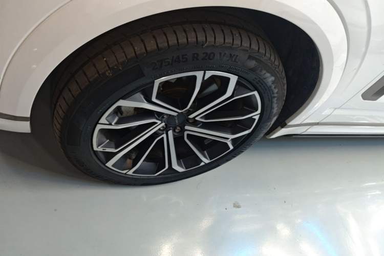 Used Lynk & Co 09 2021 2.0T Ultra 7-Seater Left Front Wheel Hub