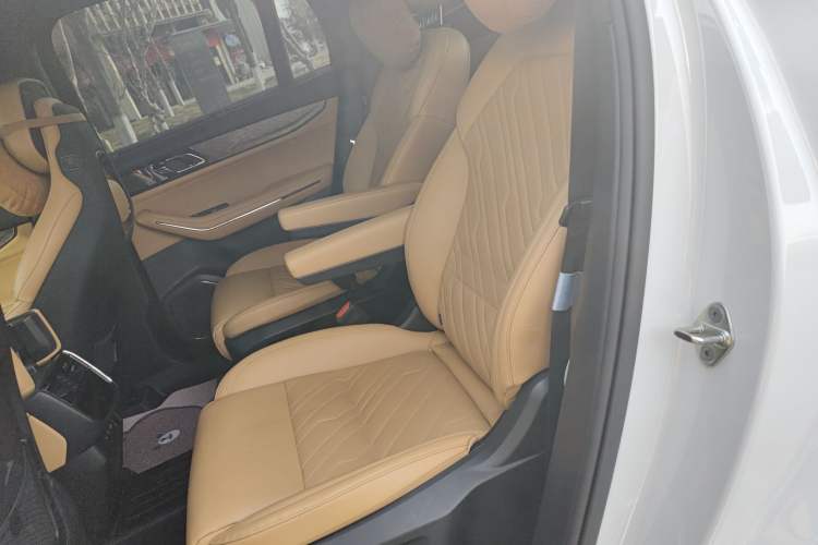 Used Lynk & Co 09 2021 2.0T Halo Six-Seater Left Rear Seat