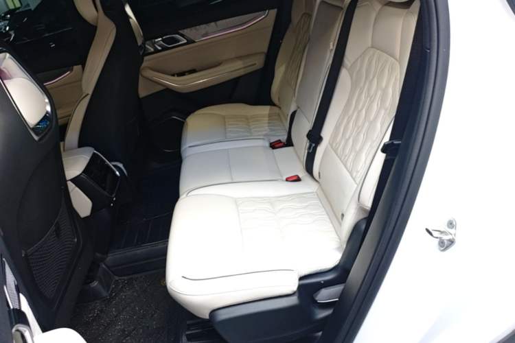 Used Lynk & Co 09 2021 2.0T Ultra 7-Seater Left Rear Seat
