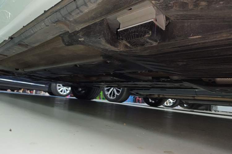 Used Lynk & Co 09 2021 2.0T Halo Seven-Seater Left Side Sill
