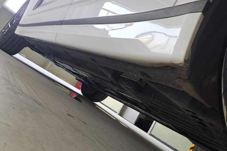 Used Lynk & Co 09 2021 2.0T Ultra Six-Seater Left Side Sill