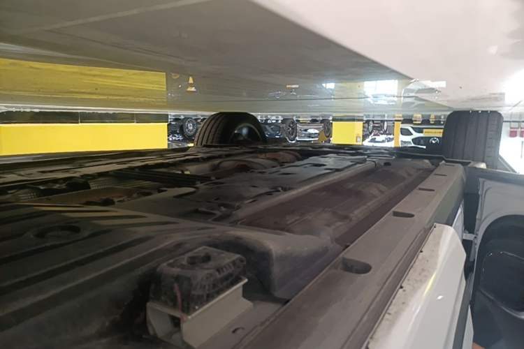 Used Lynk & Co 09 2021 2.0T Halo Six-Seater Left Side Sill