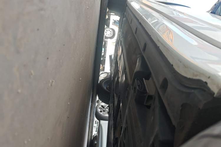 Used Lynk & Co 09 2021 2.0T Halo Seven-Seater Left Side Sill