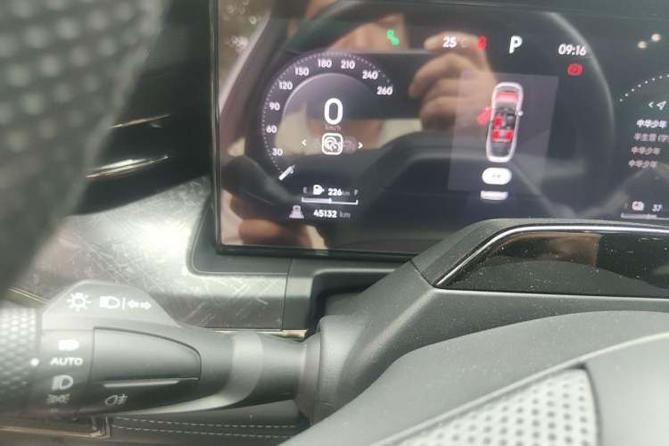 Used Lynk & Co 09 2021 2.0T Halo Six-Seater Odometer Close Up