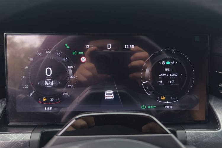 Used Lynk & Co 09 2021 2.0T Halo Six-Seater Odometer Close Up