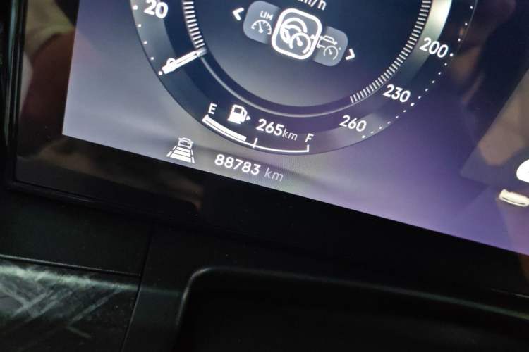 Used Lynk & Co 09 2021 2.0T Halo Six-Seater Odometer Close Up
