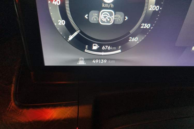 Used Lynk & Co 09 2021 2.0T Halo Six-Seater Odometer Close Up