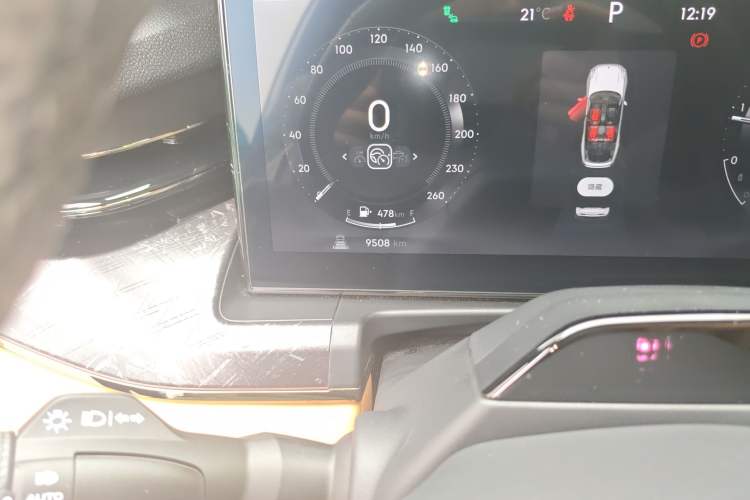 Used Lynk & Co 09 2021 2.0T Halo Six-Seater Odometer Close Up