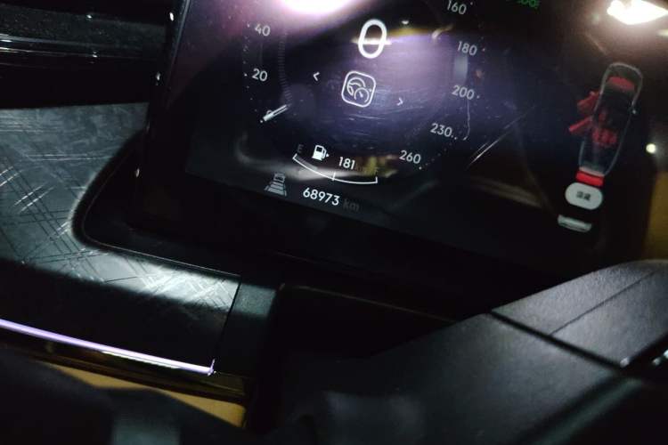 Used Lynk & Co 09 2021 2.0T Halo Seven-Seater Odometer Close Up