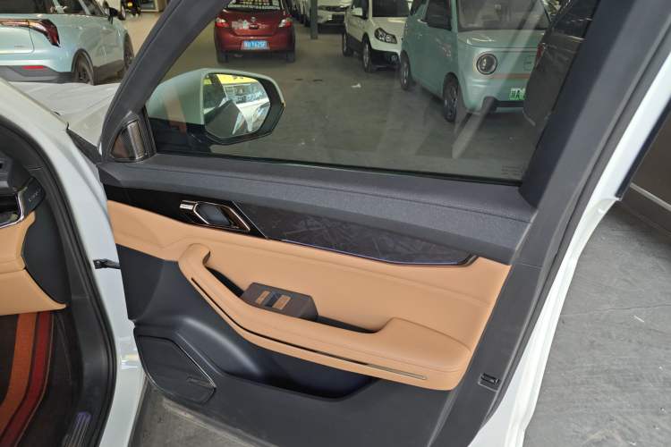 Used Lynk & Co 09 2021 2.0T Halo Six-Seater Right Front Door Interior