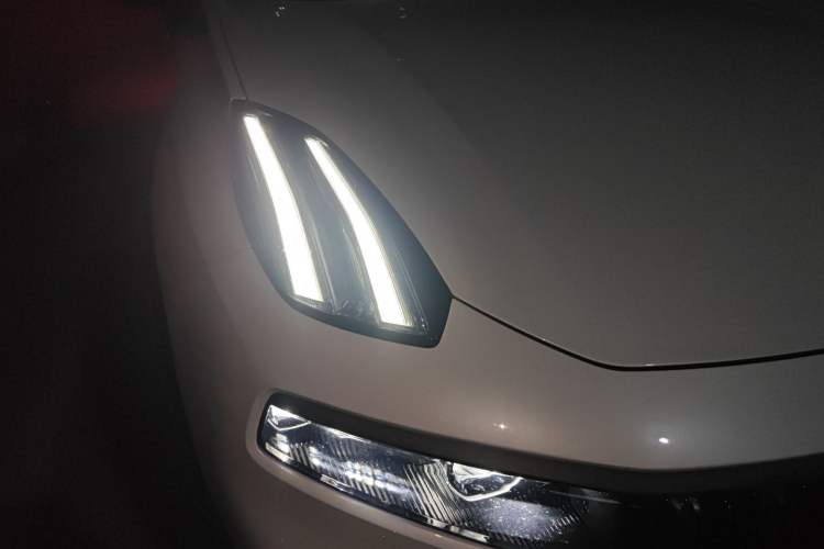 Used Lynk & Co 09 2021 2.0T Halo Six-Seater Right Front Headlight