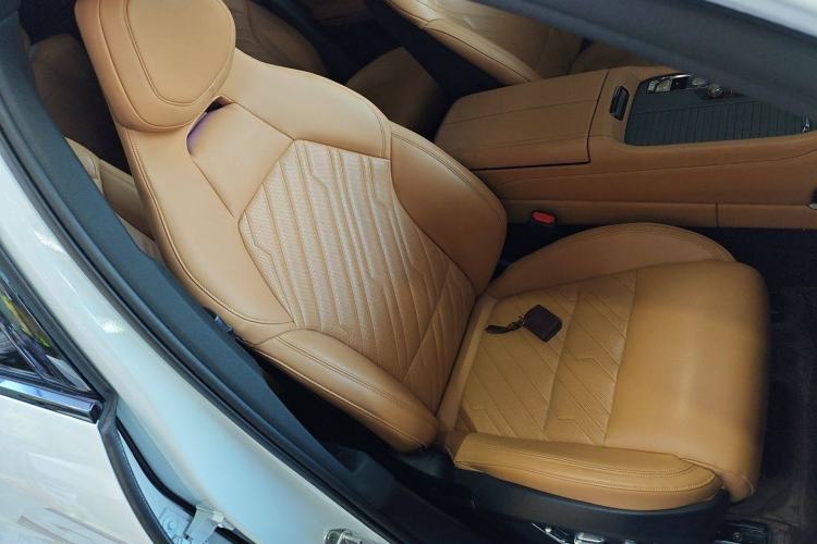 Used Lynk & Co 09 2021 2.0T Halo Six-Seater Right Front Seat