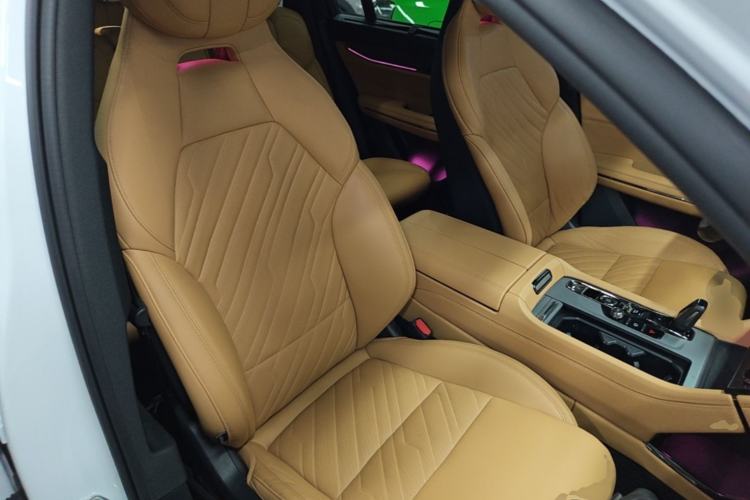 Used Lynk & Co 09 2021 2.0T Halo Seven-Seater Right Front Seat