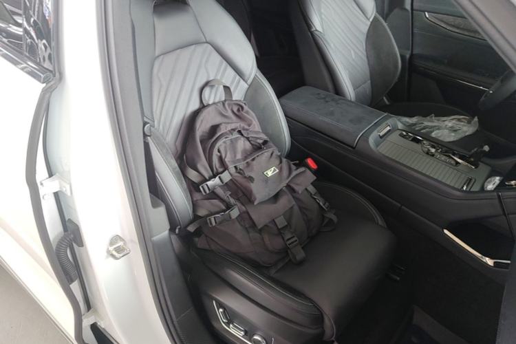Used Lynk & Co 09 2021 2.0T Halo Six-Seater Right Front Seat